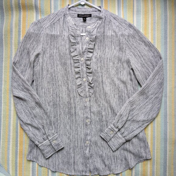 ⭐ Banana Republic button down blouse XS - Picture 1 of 12